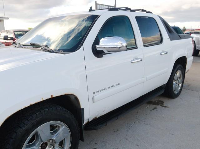 used 2007 Chevrolet Avalanche car, priced at $7,550