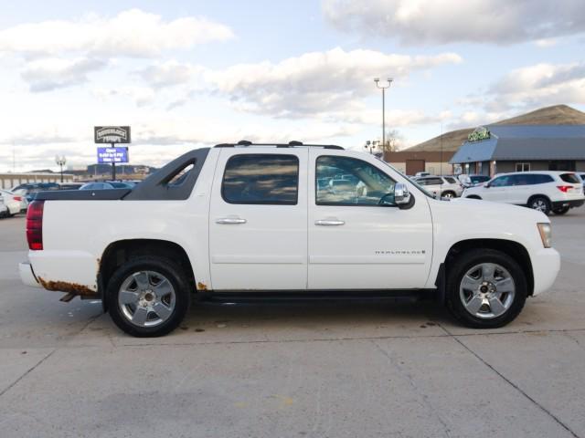 used 2007 Chevrolet Avalanche car, priced at $7,550