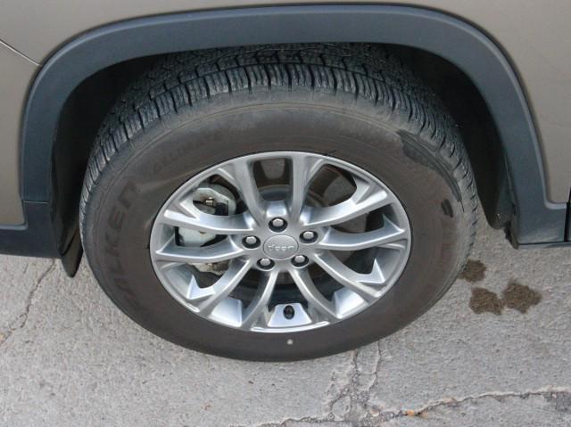 used 2021 Jeep Cherokee car, priced at $21,984