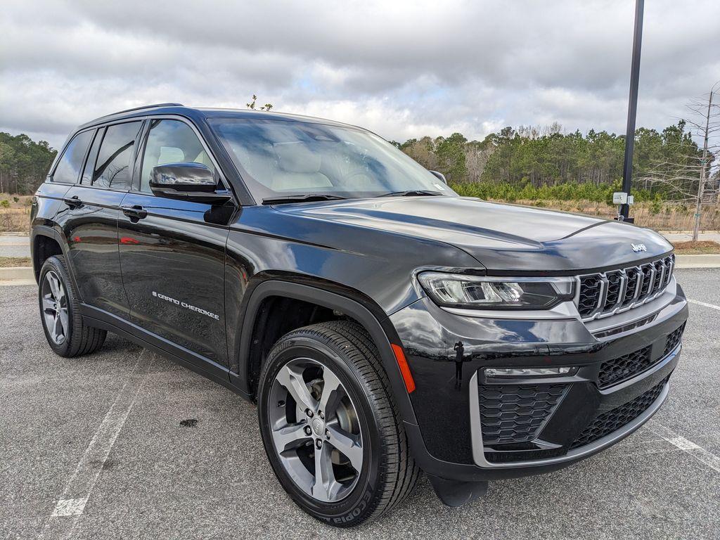 new 2026 Jeep Grand Cherokee car, priced at $41,877