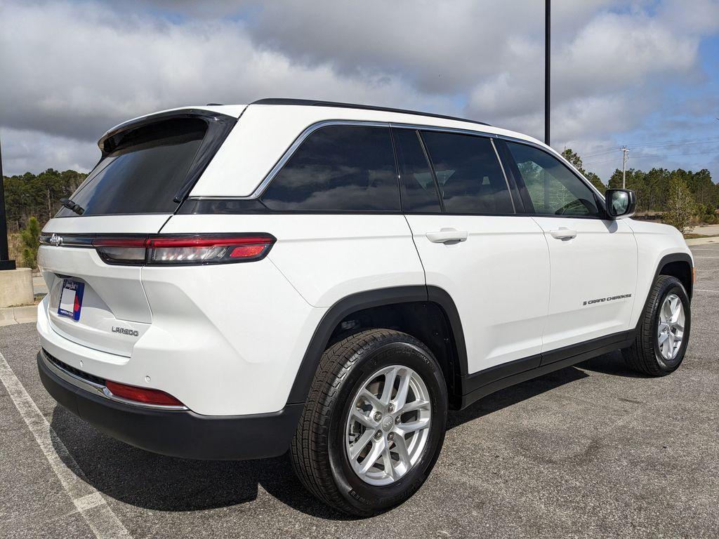new 2026 Jeep Grand Cherokee car, priced at $35,900