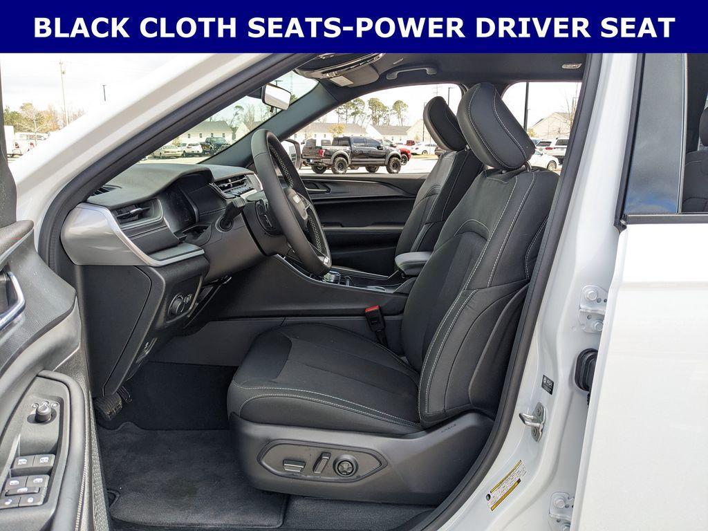 new 2026 Jeep Grand Cherokee car, priced at $35,900