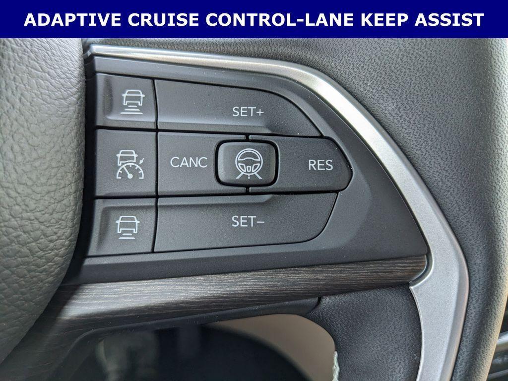 new 2026 Jeep Grand Cherokee car, priced at $39,877