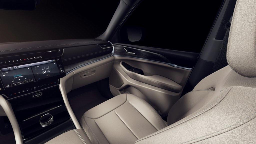 new 2026 Jeep Grand Cherokee car, priced at $41,445