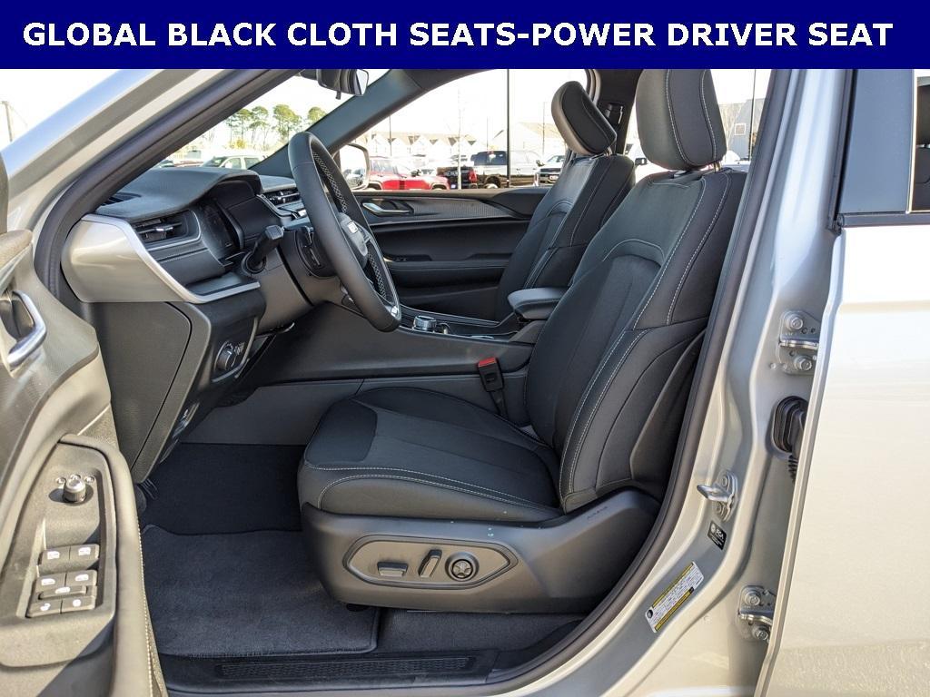 new 2025 Jeep Grand Cherokee car, priced at $32,827