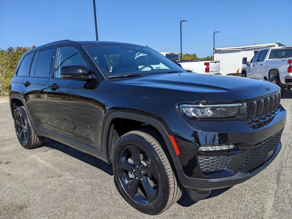 new 2025 Jeep Grand Cherokee car, priced at $38,827