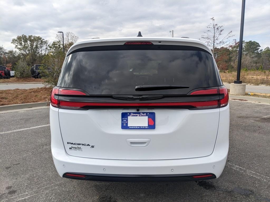 new 2026 Chrysler Pacifica car, priced at $38,677