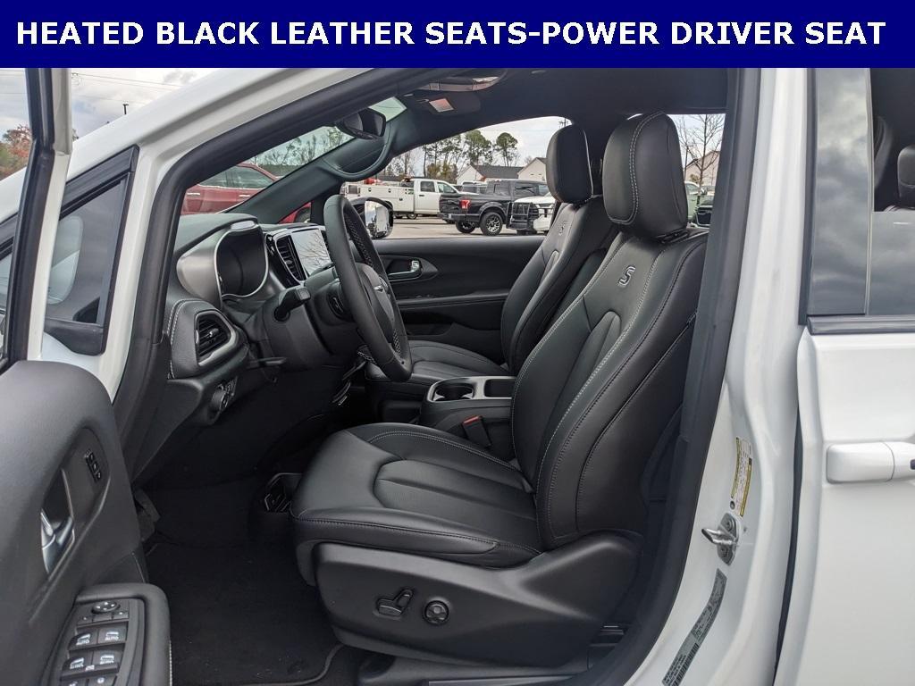 new 2026 Chrysler Pacifica car, priced at $38,677