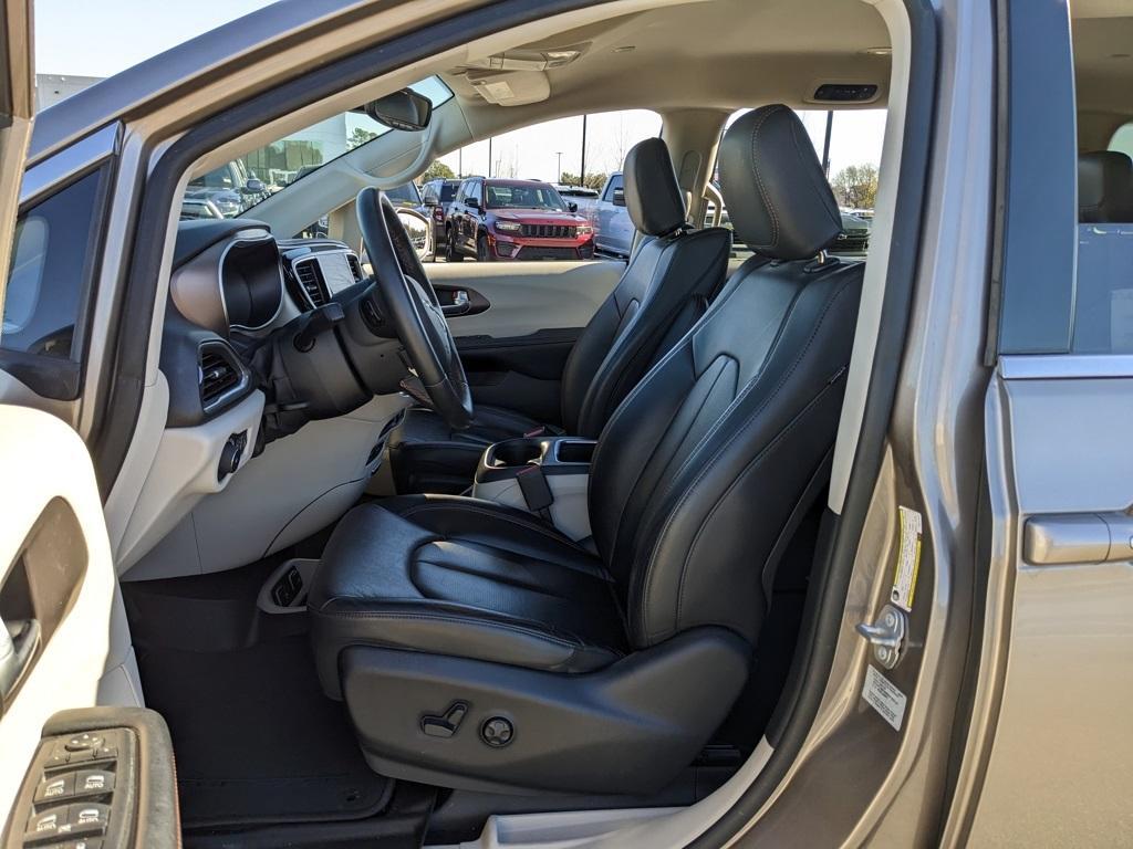 used 2017 Chrysler Pacifica car, priced at $17,777