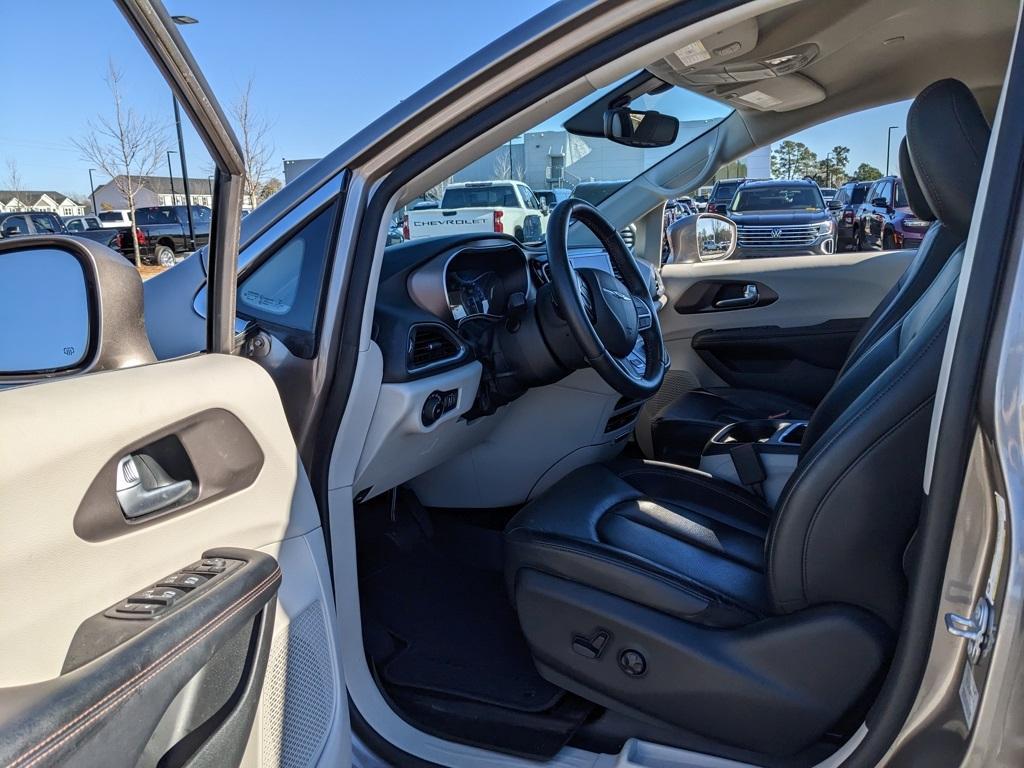 used 2017 Chrysler Pacifica car, priced at $17,777