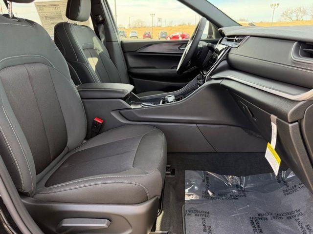 new 2026 Jeep Grand Cherokee car, priced at $34,993