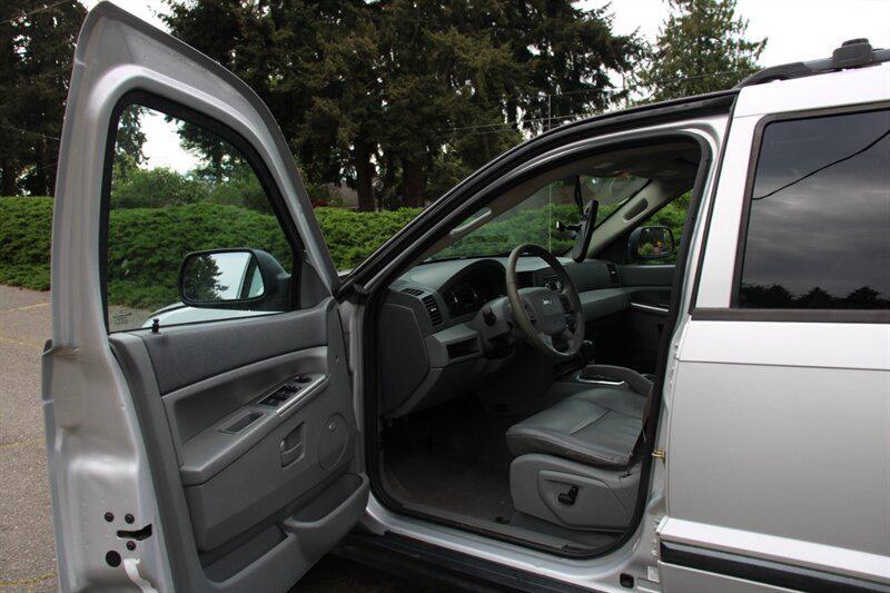 used 2007 Jeep Grand Cherokee car, priced at $3,899
