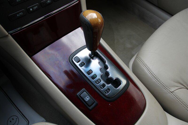 used 2004 Lexus ES 330 car, priced at $5,495