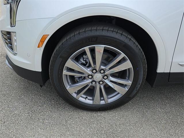 new 2025 Cadillac XT5 car, priced at $47,012