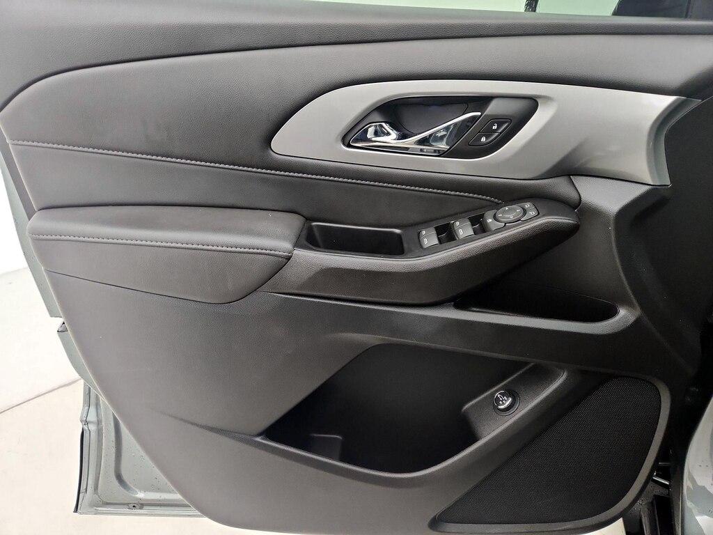 used 2023 Chevrolet Traverse car, priced at $25,998