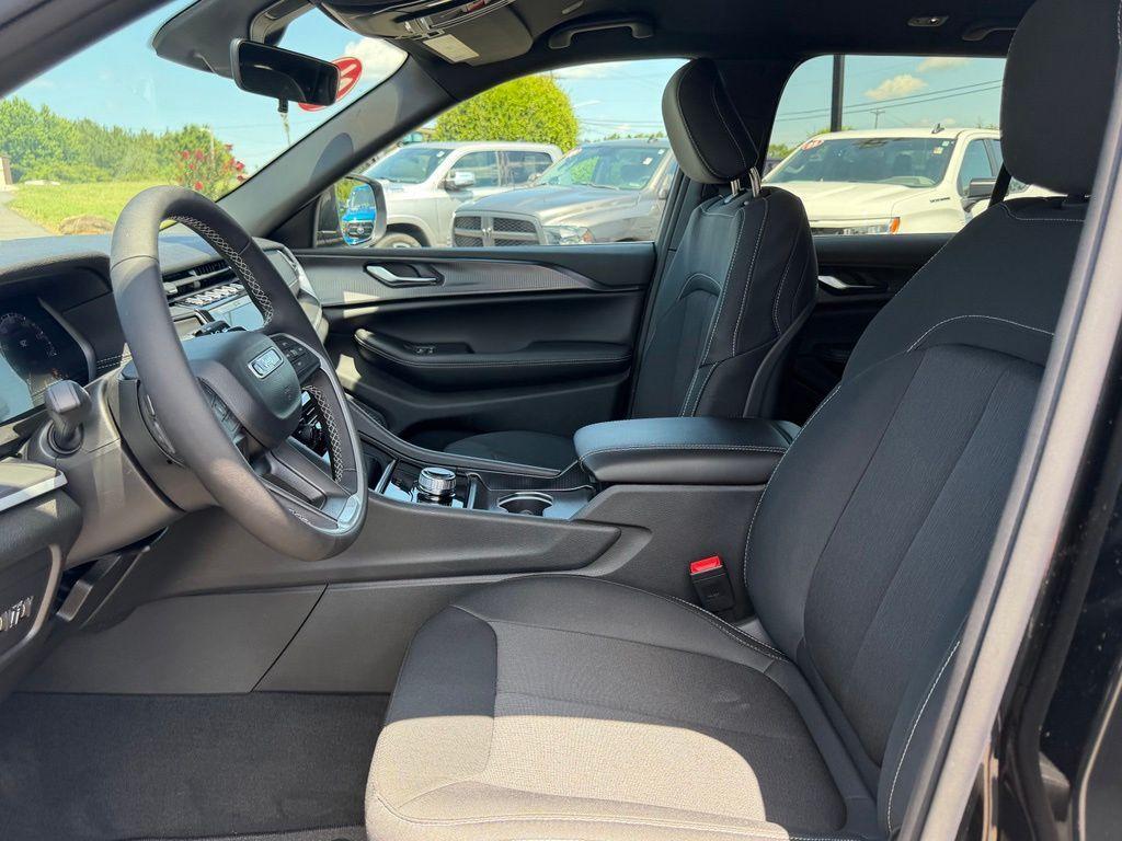 new 2026 Jeep Grand Cherokee car, priced at $36,677