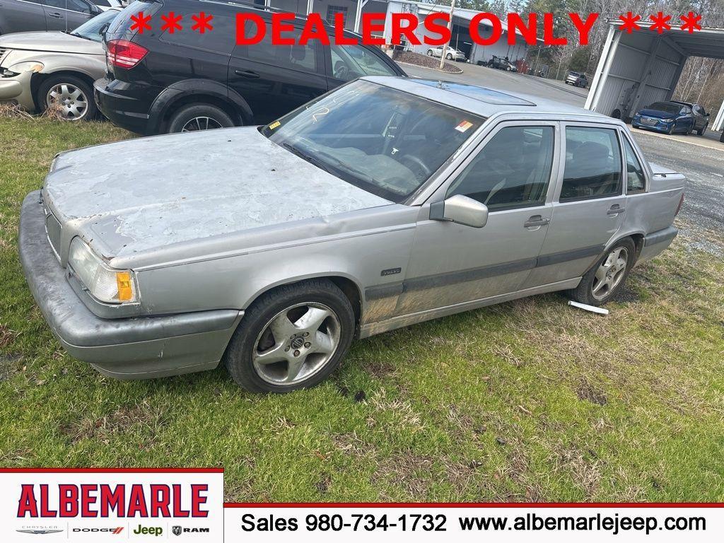 used 1995 Volvo 850 car, priced at $1,000
