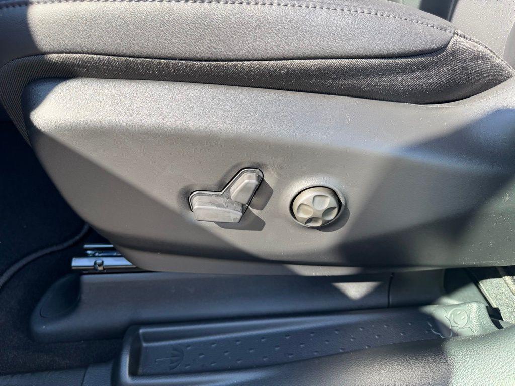 new 2026 Chrysler Pacifica car, priced at $41,777