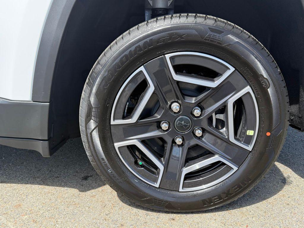 new 2026 Jeep Cherokee car, priced at $36,777