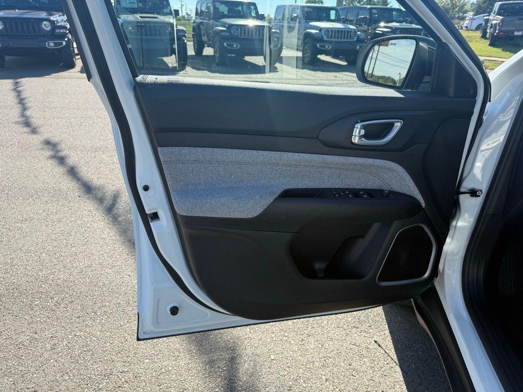 new 2025 Jeep Compass car, priced at $22,777