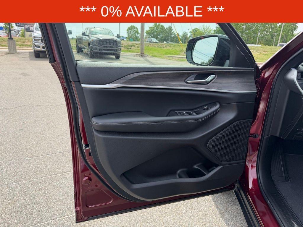 new 2026 Jeep Grand Cherokee car, priced at $44,777