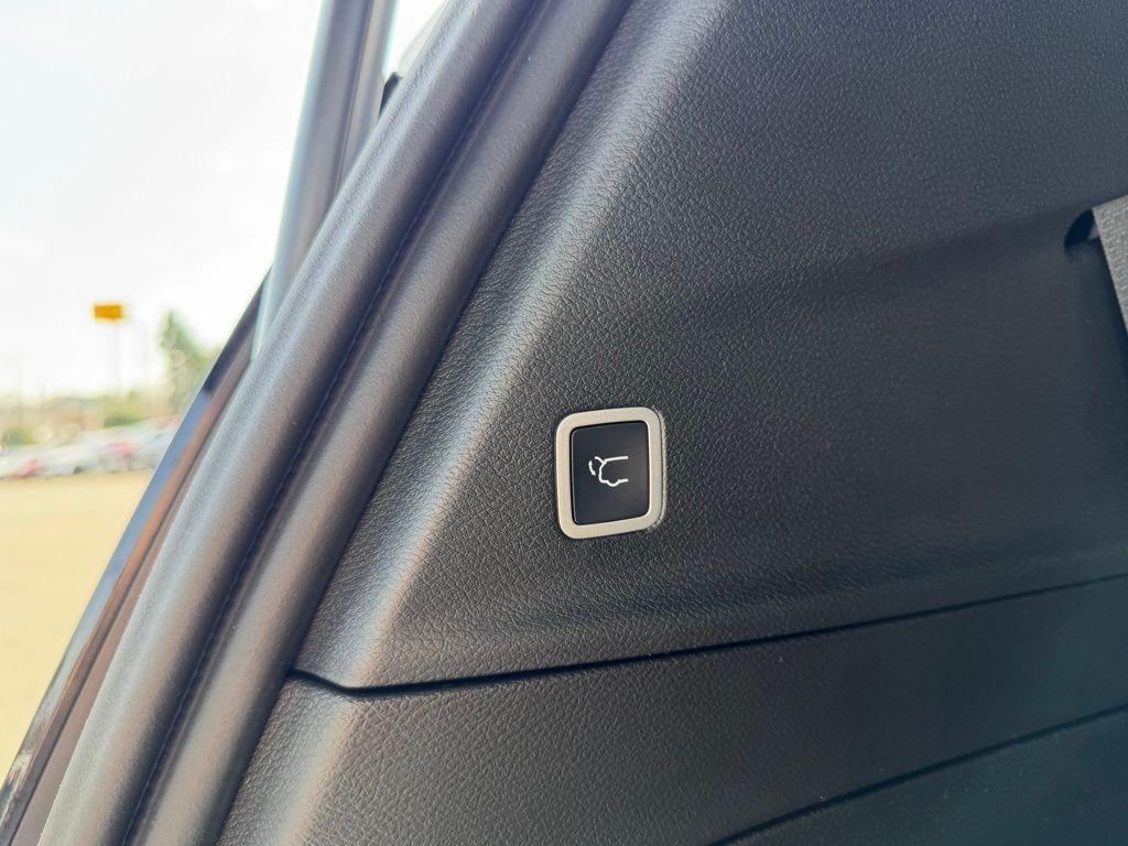 new 2026 Chrysler Pacifica car, priced at $47,935