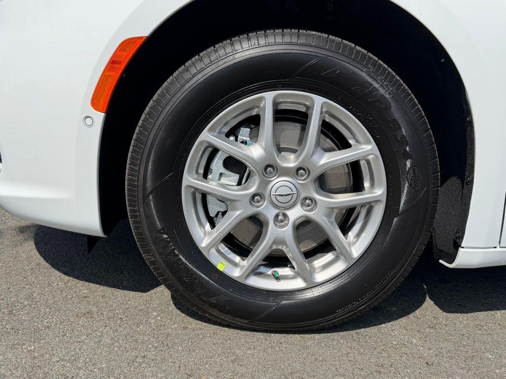 new 2026 Chrysler Pacifica car, priced at $47,935