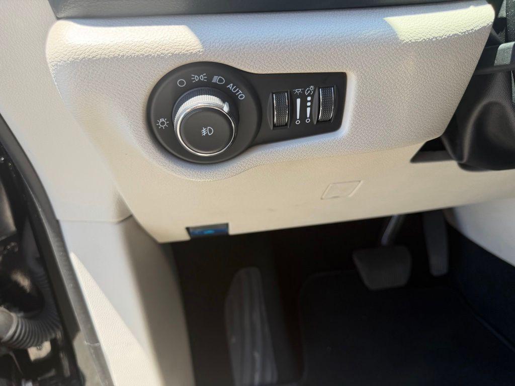 used 2024 Chrysler Pacifica car, priced at $23,377