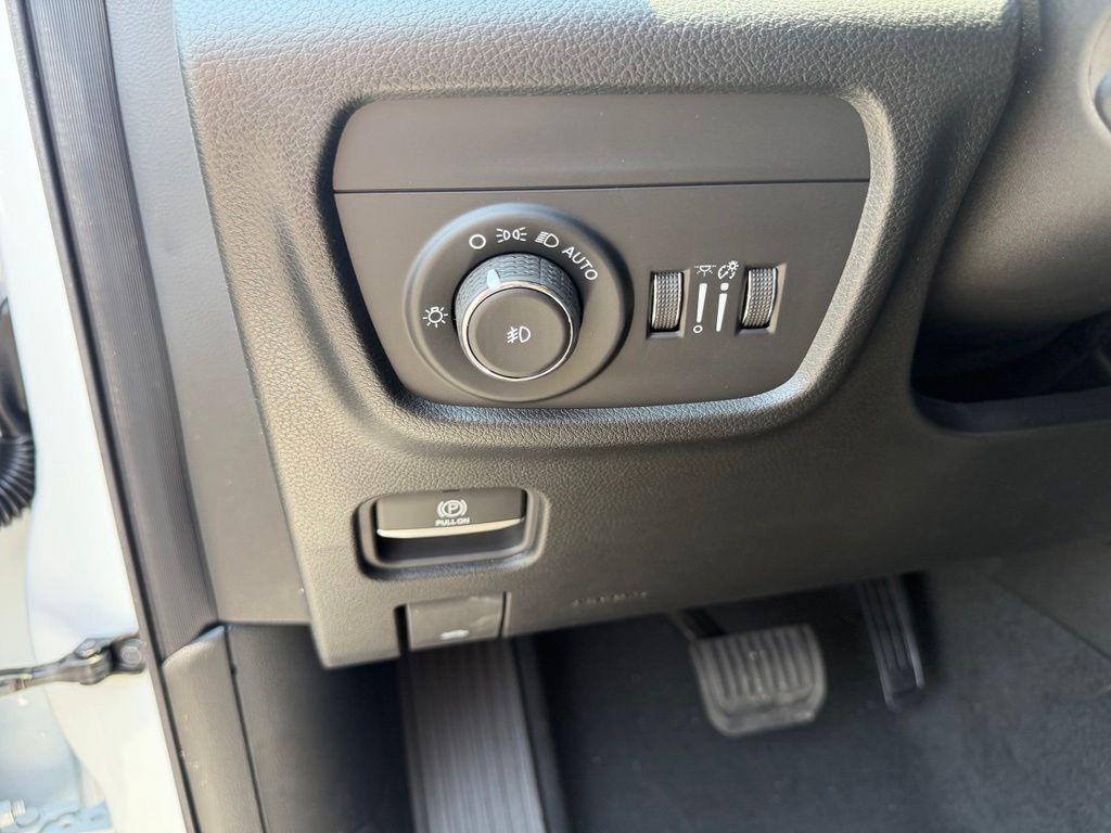 new 2026 Jeep Grand Cherokee L car, priced at $49,677