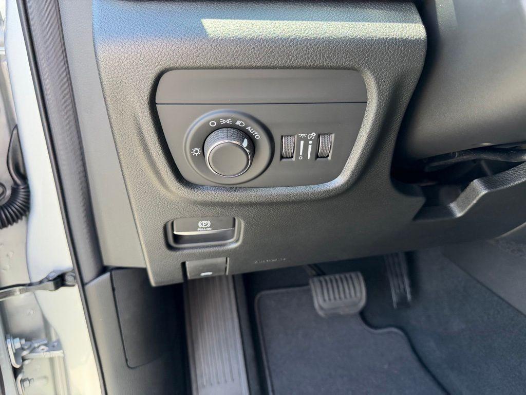 new 2026 Jeep Grand Cherokee L car, priced at $43,777