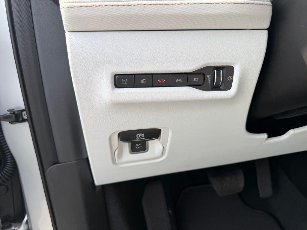 new 2026 Jeep Cherokee car, priced at $36,777