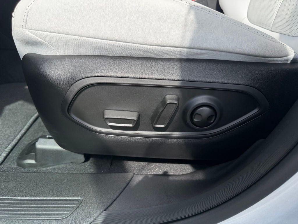 new 2026 Jeep Cherokee car, priced at $36,777