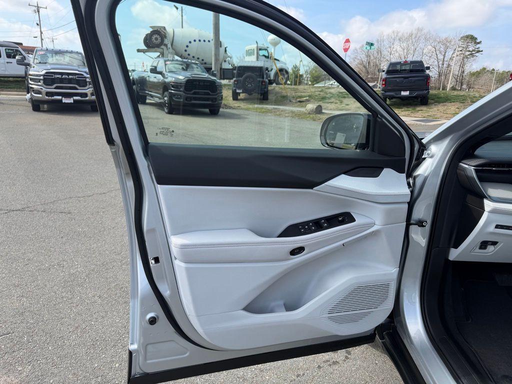 new 2026 Jeep Cherokee car, priced at $36,777