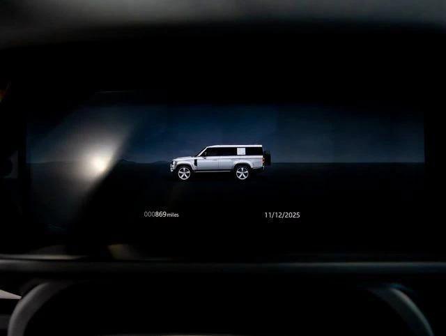 Carpathian Grey Prem Met 2025 Land Rover Defender 130 P400 X-Dynamic SE