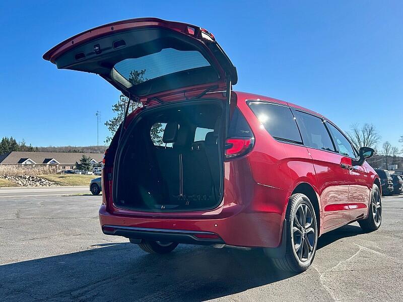 new 2026 Chrysler Pacifica car, priced at $47,446