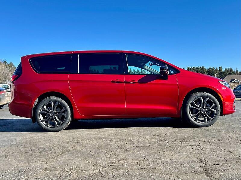 new 2026 Chrysler Pacifica car, priced at $47,446
