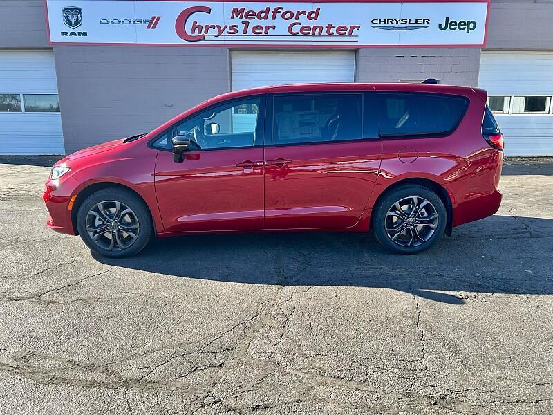 new 2026 Chrysler Pacifica car, priced at $47,446