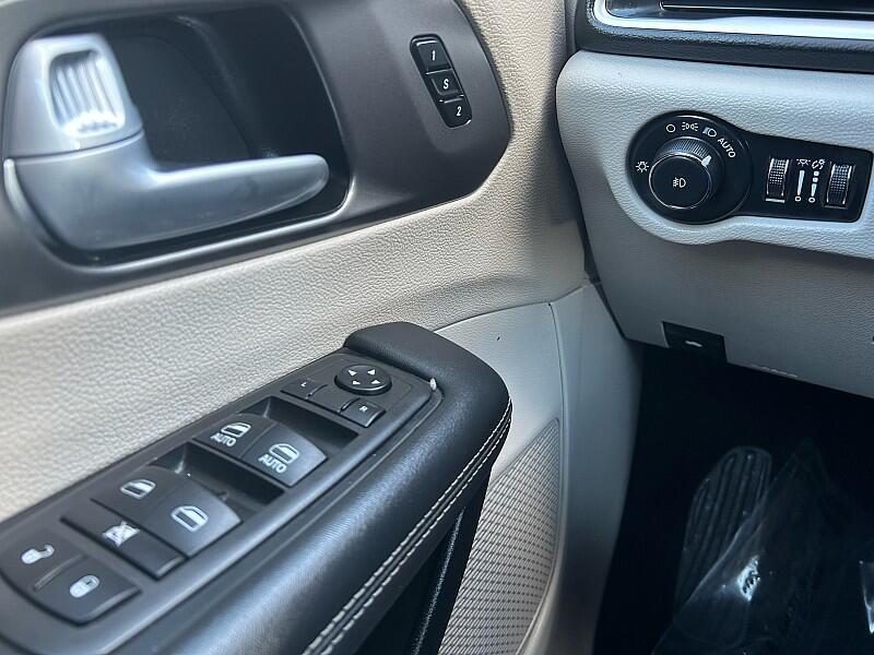 used 2024 Chrysler Pacifica car, priced at $30,184