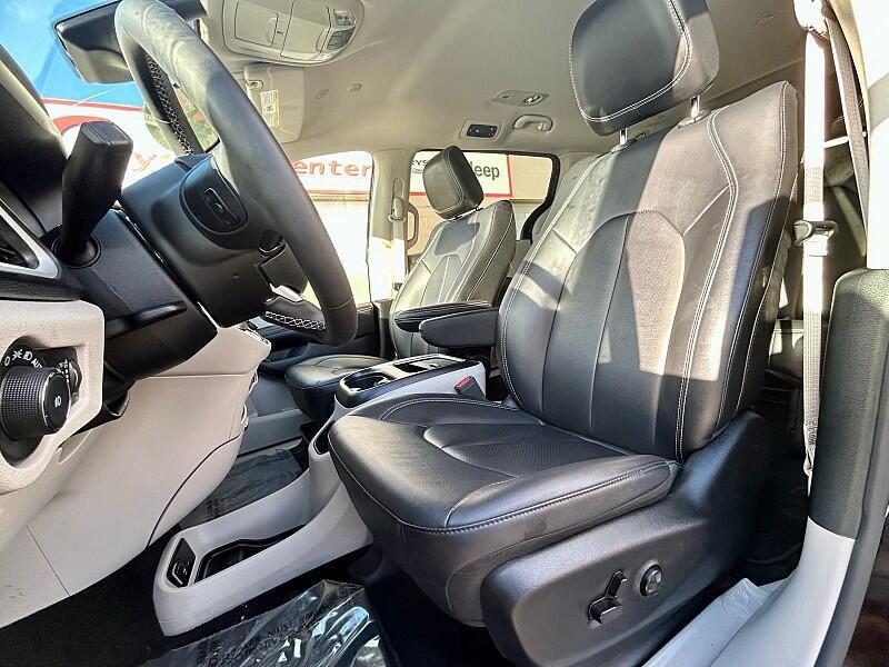 used 2024 Chrysler Pacifica car, priced at $30,184