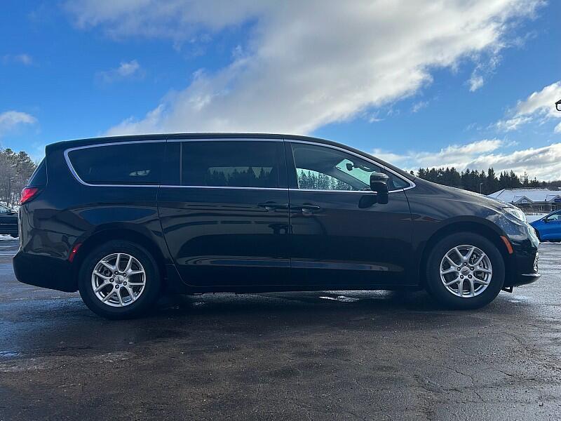 used 2024 Chrysler Pacifica car, priced at $30,184