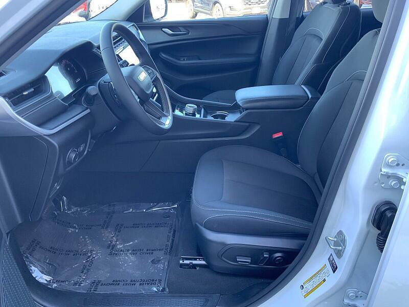 used 2024 Jeep Grand Cherokee car, priced at $32,416