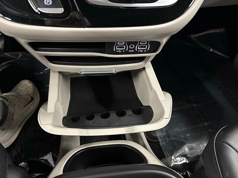 used 2024 Chrysler Pacifica car