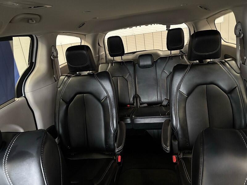 used 2024 Chrysler Pacifica car