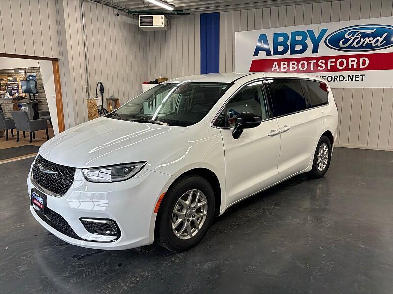 used 2024 Chrysler Pacifica car