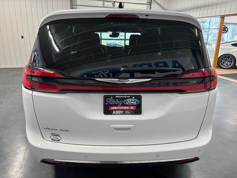 used 2024 Chrysler Pacifica car