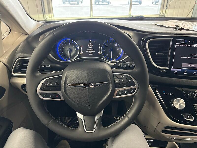 used 2024 Chrysler Pacifica car