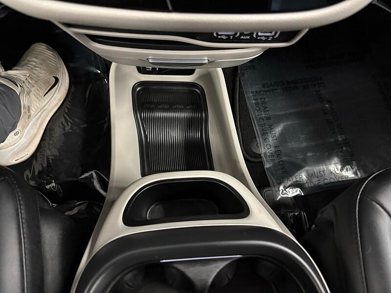 used 2024 Chrysler Pacifica car