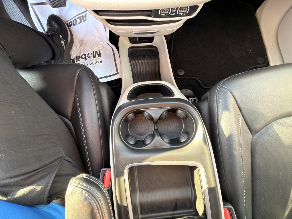 used 2024 Chrysler Pacifica car, priced at $29,295