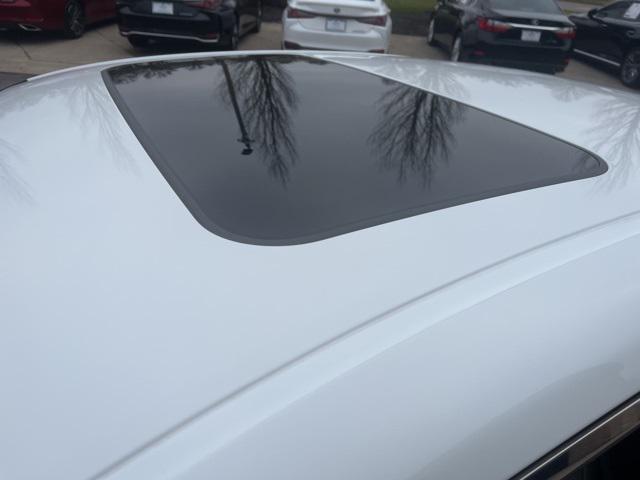 used 2022 Lexus ES 300h car, priced at $31,800