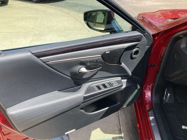 used 2021 Lexus ES 300h car, priced at $33,750